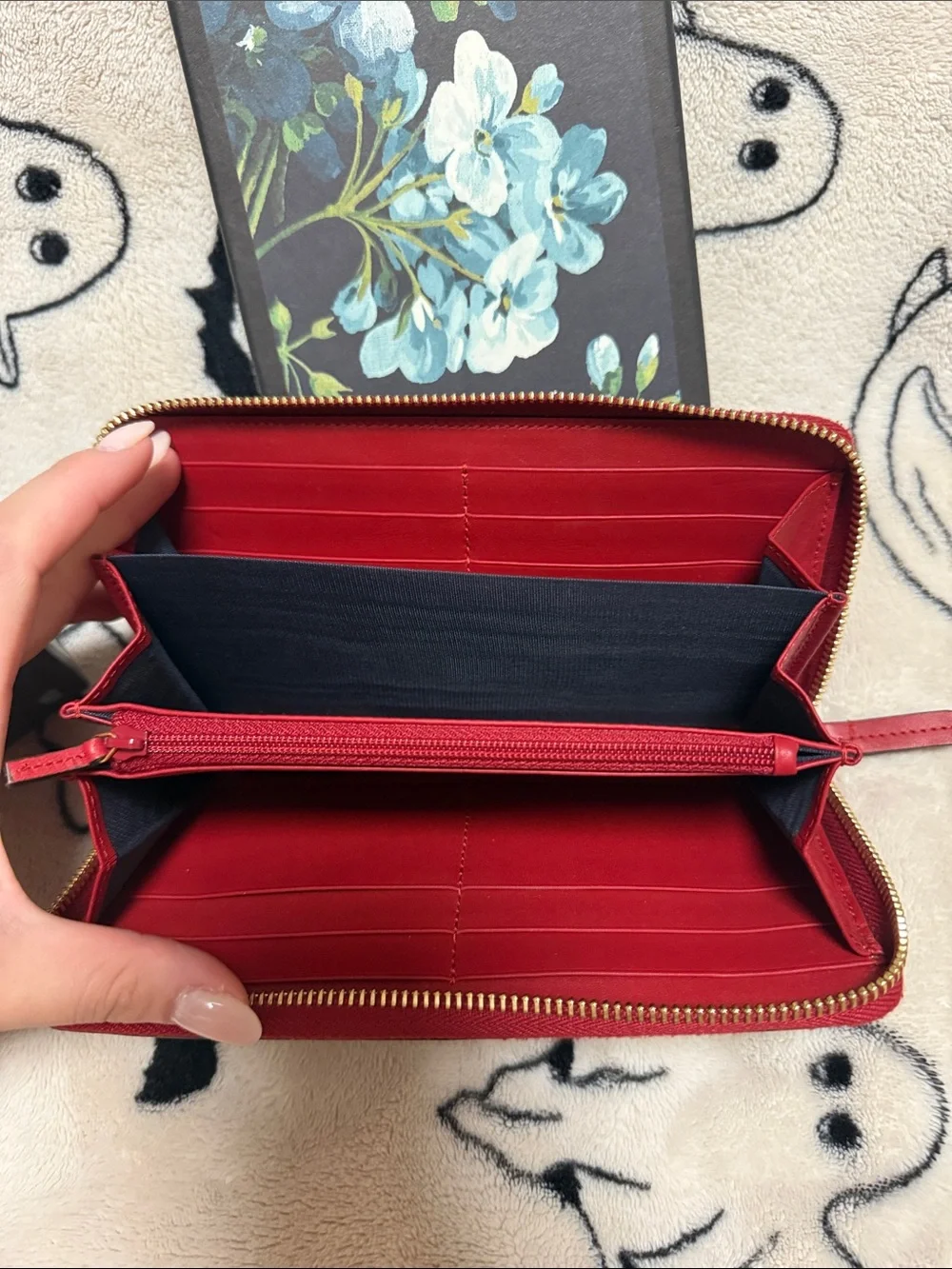 Gucci Blue Floral GG Supreme Zip Wallet with Red Trim - Picture 3 of 5